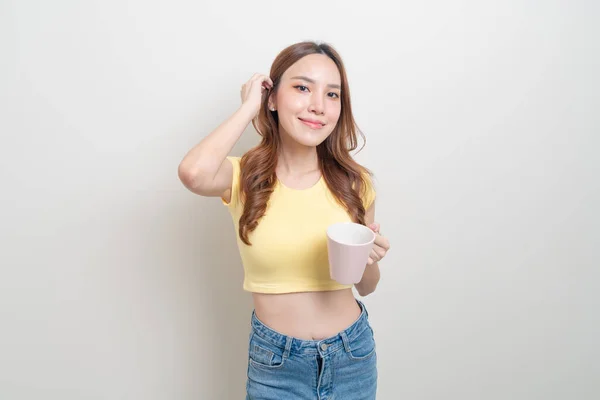 Portrait Beautiful Asian Woman Holding Coffee Cup Mug White Background — Stock Photo, Image