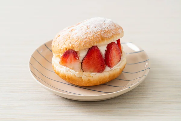 Motitozzo Queijo Creme Morango Morango Hambúrguer Rosquinha Com Queijo Creme — Fotografia de Stock