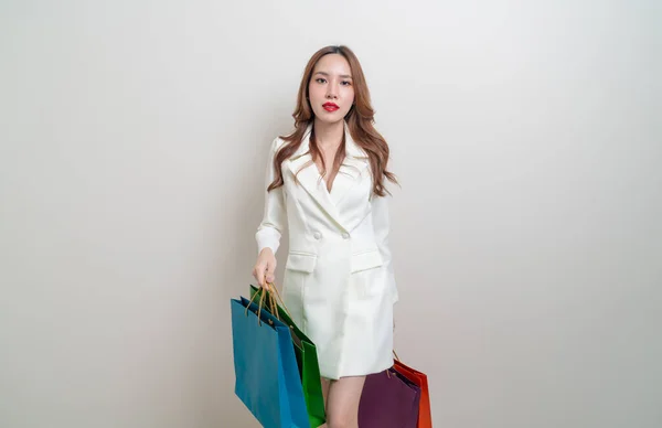 Portrait Belle Femme Asiatique Tenant Sac Provisions Sur Fond Blanc — Photo