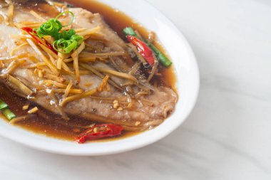 Soya soslu balık buğulama - Asya yemeği tarzı