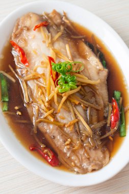 Soya soslu balık buğulama - Asya yemeği tarzı