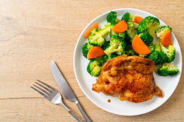 Brokoli ve havuçlu teriyaki tavuk bifteği