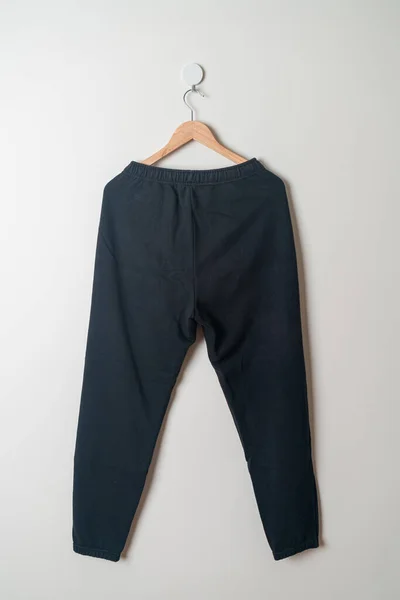 Pantalones Chándal Pantalones Para Correr Colgados Con Percha Madera Pared —  Fotos de Stock