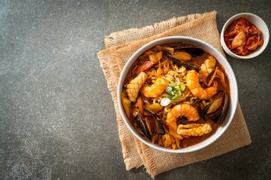 Jjamppong - Kore Deniz Ürünleri Erişte Çorbası - Kore yemek tarzı