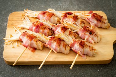 Pastırmalı Altın İğne Mantar Şişleri