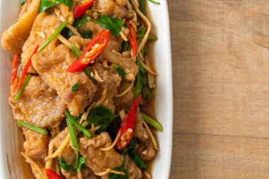 Çin kereviziyle Kızarmış Balık - Asya usulü