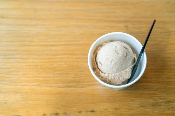 Earl Grey Tea Ice Cream Scoop Xícara Mesa Madeira — Fotografia de Stock