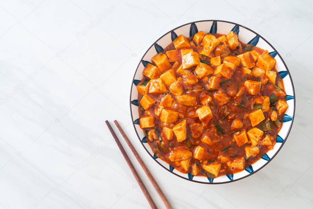 Mapo Tofu El plato tradicional de Sichuan de tofu de seda y carne