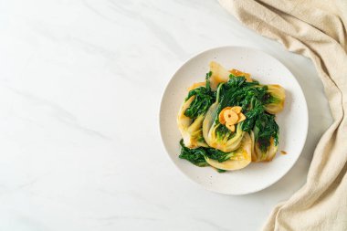 bebek Çin lahanası istiridye soslu ve sarımsaklı - Asya yemeği tarzı