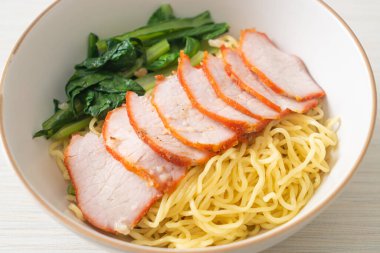 Barbekü Kırmızı Domuz Eriştesi Çorbalı - Asya usulü