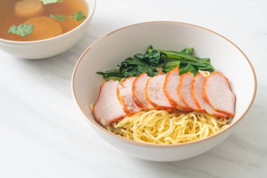 Barbekü Kırmızı Domuz Eriştesi Çorbalı - Asya usulü