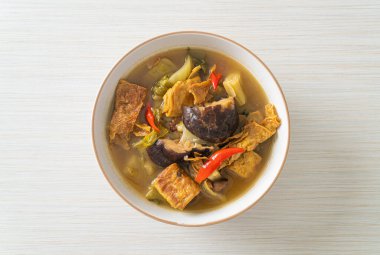 haşlanmış lahana turşusu ve acı kabak çorbası - Asya ve vegan ve vejetaryen yemek tarzı