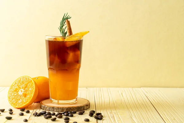 Vaso Café Negro Americano Helado Una Capa Jugo Naranja Limón —  Fotos de Stock