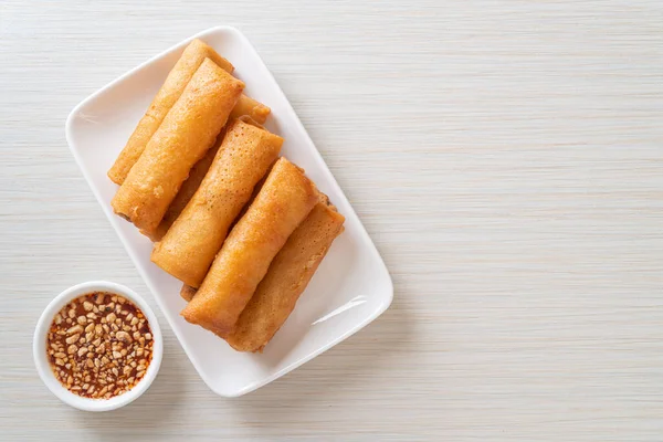 Rollo Primavera Frito Con Salsa Plato Blanco —  Fotos de Stock