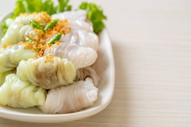 ( Kow Griep Pag Mor) Domuz buğulama pirinç paketleri ya da pilav kabuklu börekler