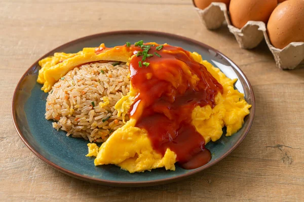 Gefrituurde Rijst Een Omelet Verpakking Omurice Japanse Stijl Aziatische Keuken — Stockfoto