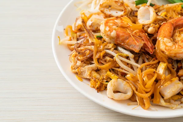 Pad Thai Fructe Mare Amestecă Tăiței Prăjiți Creveți Calmar Sau — Fotografie, imagine de stoc