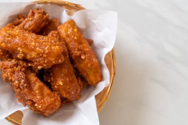 Kızarmış patates. Susamlı. Tayland usulü.