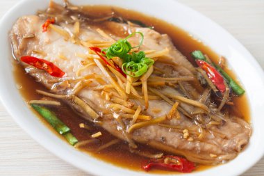 Soya soslu balık buğulama - Asya yemeği tarzı