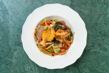 Yaki Udon - Japon usulü kızarmış Udon Eriştesi