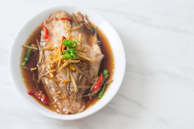 Soya soslu balık buğulama - Asya yemeği tarzı