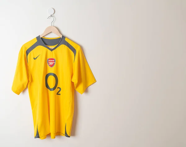 Jan 2022 Arsenal Retro Shirt Away Jersey Season 2005 2006 — 스톡 사진