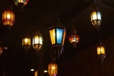 Güzel ve klasik asılı lamba - seçici ve yumuşak odak noktası