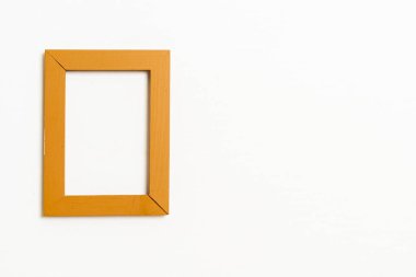 boş resim çerçevesi beyaz duvar arkaplanında kopyalama alanı ile