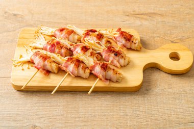 Pastırmalı Altın İğne Mantar Şişleri