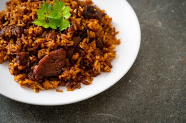 Nasi goreng - Endonezya usulü kızarmış pilav - Asya usulü