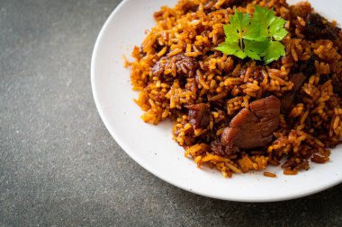 Nasi goreng - Endonezya usulü kızarmış pilav - Asya usulü