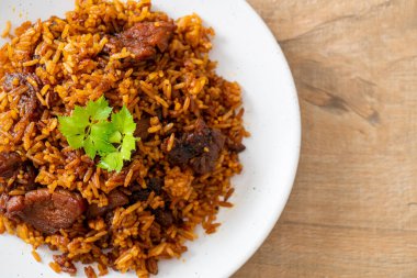 Nasi goreng - Endonezya usulü kızarmış pilav - Asya usulü