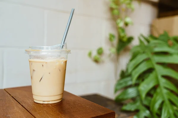 Latte Koffie Take Away Glas Hout Tafel — Stockfoto