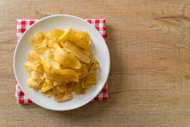 Çıtır muz cipsi. Kızarmış ya da dilimlenmiş muz.