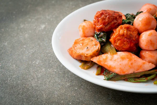 Revuelva Las Bolas Pescado Frito Con Salsa Yentafo Estilo Comida — Foto de Stock