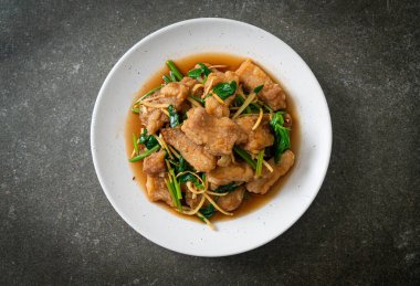 Çin kereviziyle Kızarmış Balık - Asya usulü