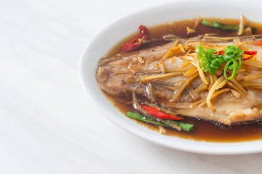 Soya soslu balık buğulama - Asya yemeği tarzı