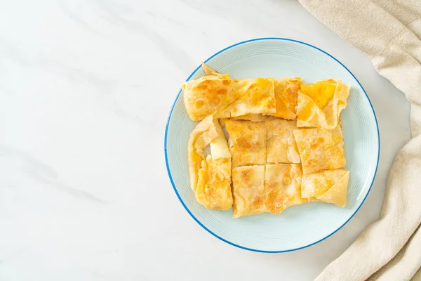 Stekt Roti Med Ägg Och Sötad Kondenserad Mjölk — Stockfoto