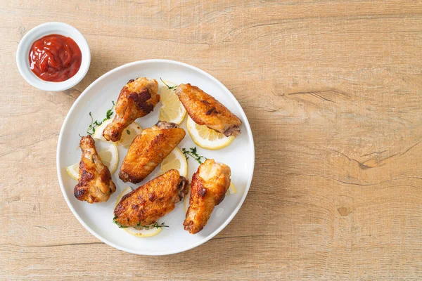 Gebratene Zitronenpfeffer Chicken Wings Mit Thymian — Stockfoto