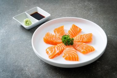 Taze Somon Çiğ Sashimi - Japon yemek tarzı