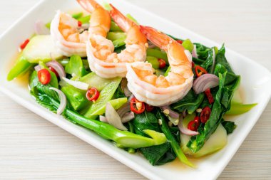 Karidesli baharatlı Çin Kale Salatası - Asya usulü