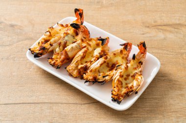 ızgara nehir karidesi veya peynirli karides - deniz ürünleri tarzı