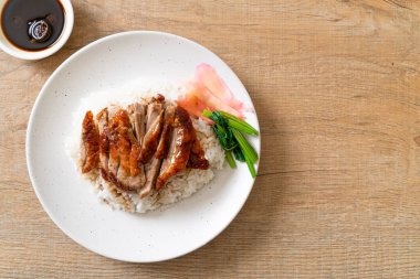 Pirinçli ızgara ördek.