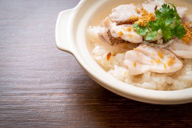 Yulaf lapası ya da akvaryumlu haşlanmış pirinç çorbası.