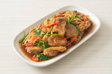 Çin kereviziyle Kızarmış Balık - Asya usulü