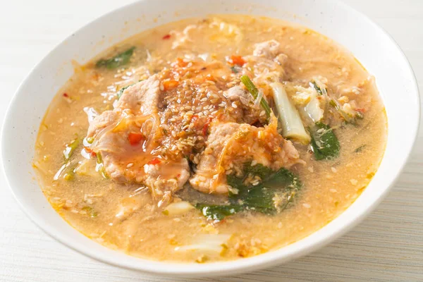 Zupa Sukiyaki Wieprzowiną Tajskim Stylu Lub Gotowane Wermicelli Wieprzowiną Warzywami — Zdjęcie stockowe