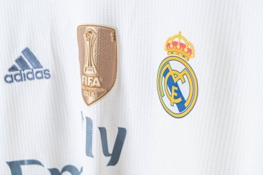 Bangkok, Tayland - 18 Ocak 2022: Real Madrid forması ev forması 2014-2015 Duvarda asılı