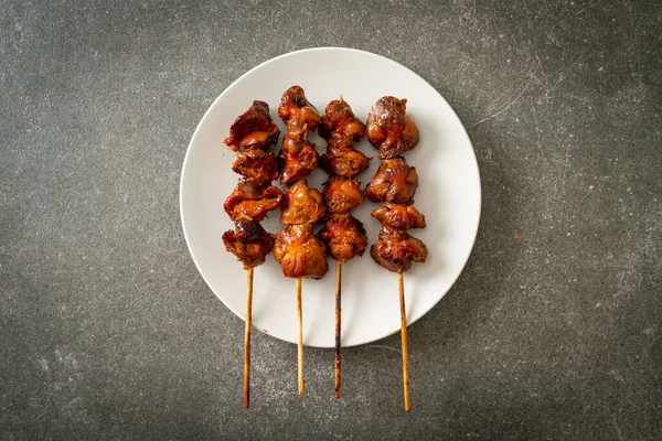 Grilované Kuřecí Žaludek Špejle Yakitori Sloužit Izakaya Stylu Asijské Jídlo — Stock fotografie