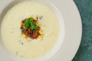 Mısır çorbası ve kıtır pastırma.