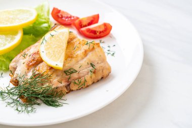 Izgara balık bifteği.